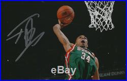 Giannis Antetokounmpo Dunk Contest autographed 8x10 signed NBA photo (PSA/DNA)